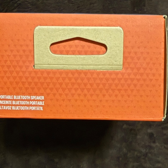 JBL Clip 5 Ultra-Portable Waterproof Speaker -BLACK- New - Sealed in the Box - Picture 13 of 13